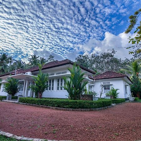 Village Headman'S Five Bedrooms Entire Bungalow Induruwa Exterior photo