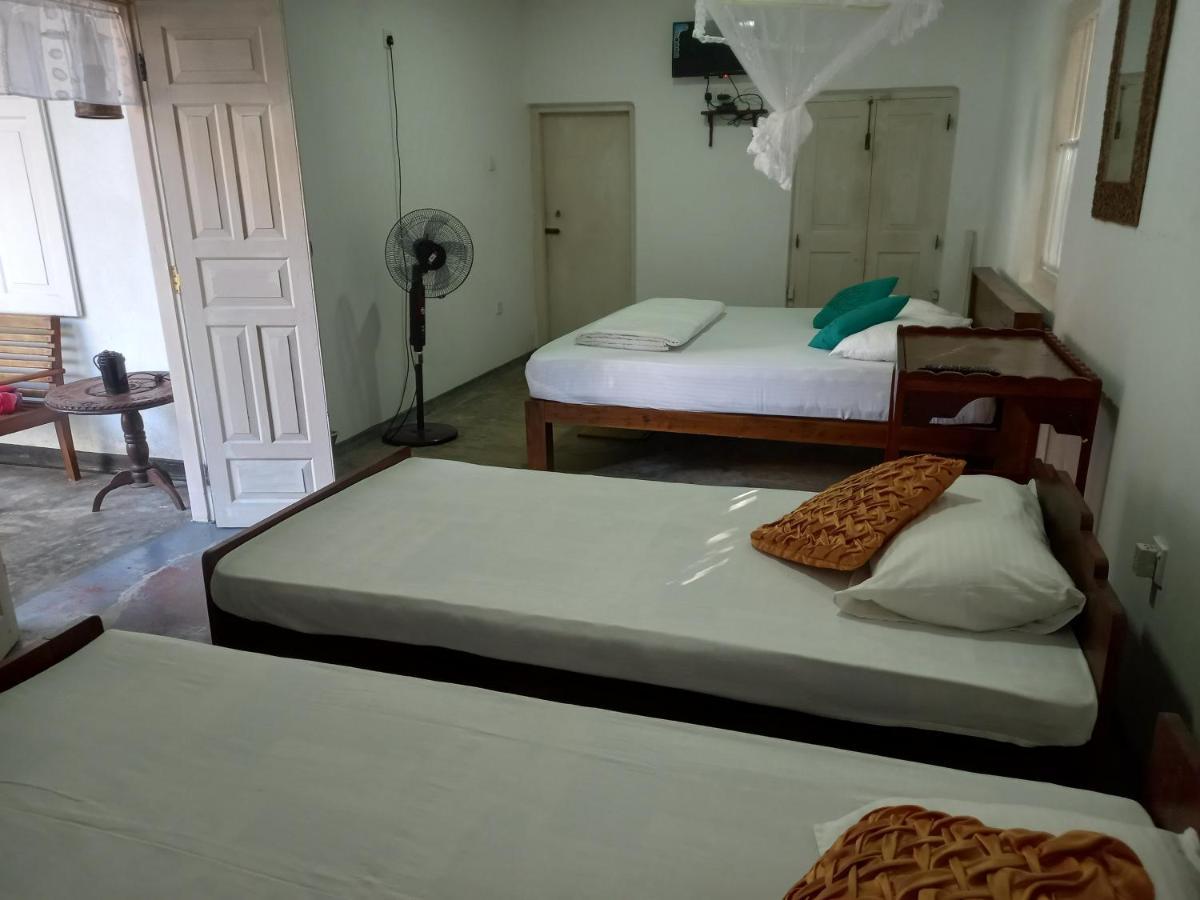 Village Headman'S Five Bedrooms Entire Bungalow Induruwa Exterior photo