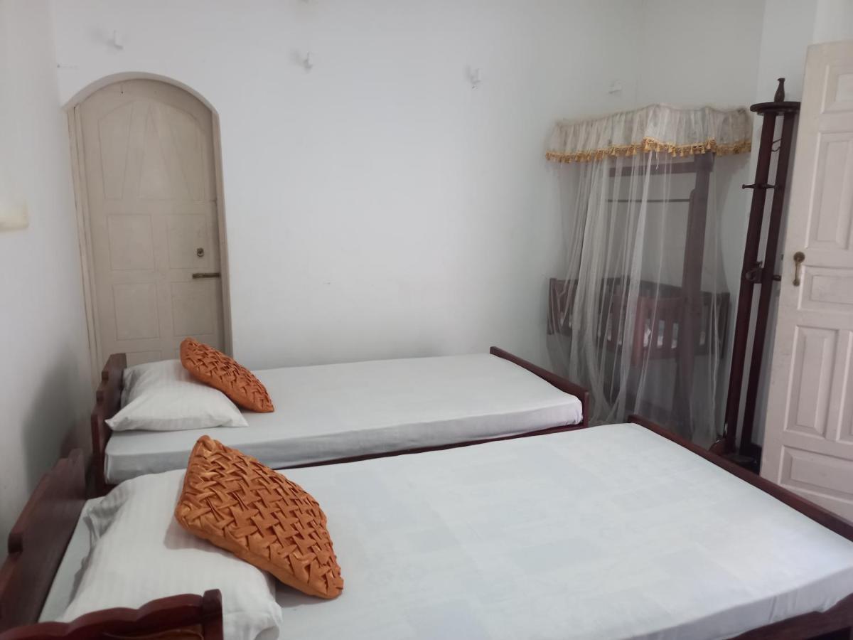 Village Headman'S Five Bedrooms Entire Bungalow Induruwa Exterior photo