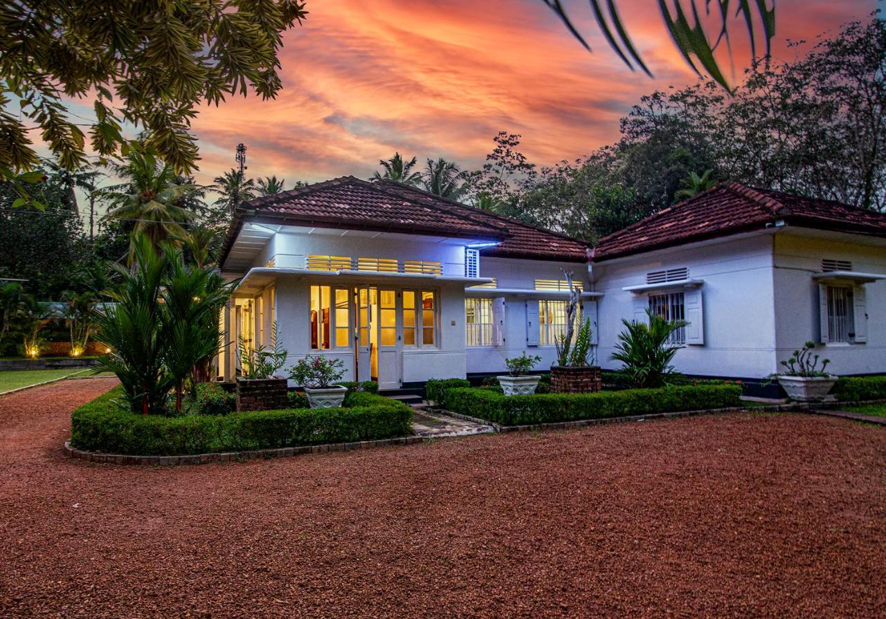 Village Headman'S Five Bedrooms Entire Bungalow Induruwa Exterior photo