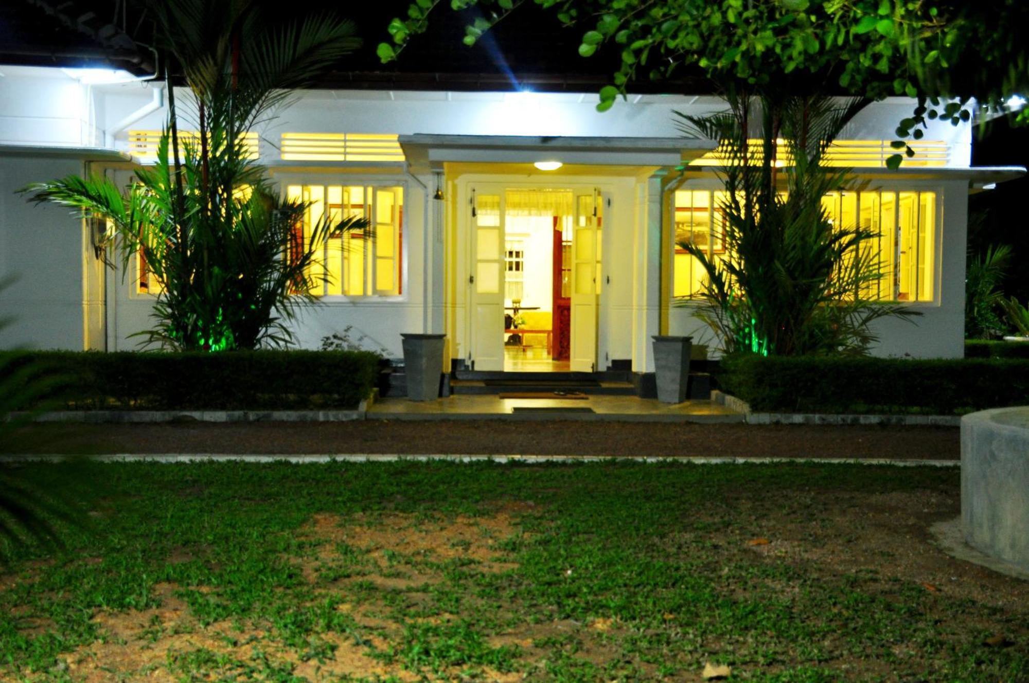 Village Headman'S Five Bedrooms Entire Bungalow Induruwa Exterior photo