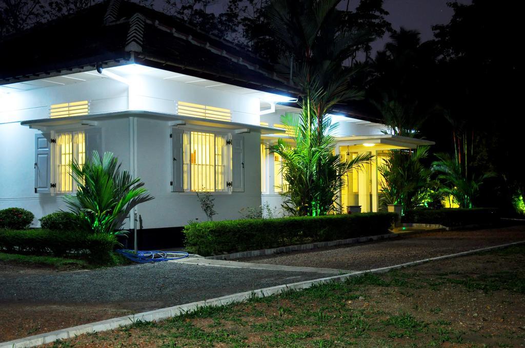 Village Headman'S Five Bedrooms Entire Bungalow Induruwa Exterior photo